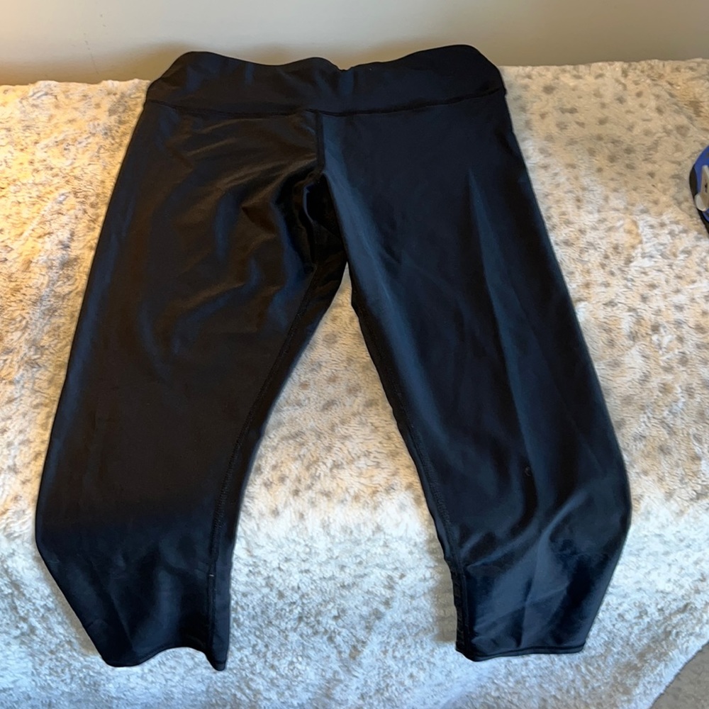 Sporti Exercise Capris Size Medium NWOT